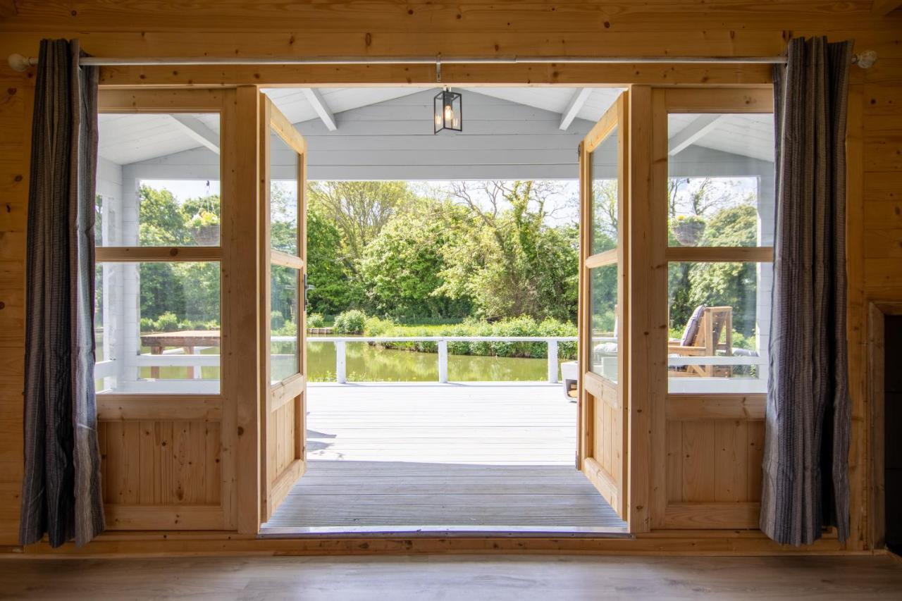 Choller Lake Lodges - Primrose Cabin With Private Hot Tub Arundel Esterno foto