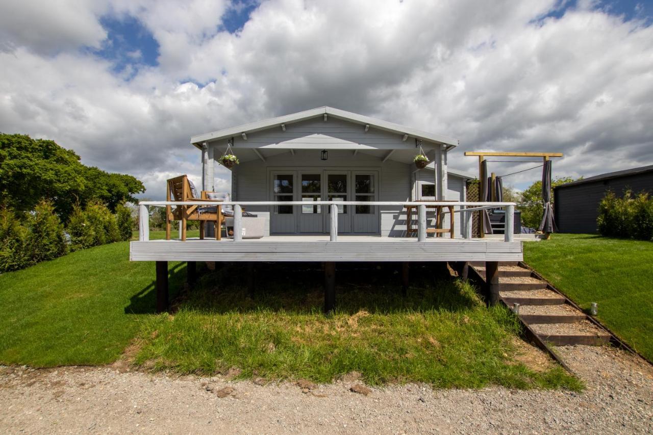 Choller Lake Lodges - Primrose Cabin With Private Hot Tub Arundel Esterno foto