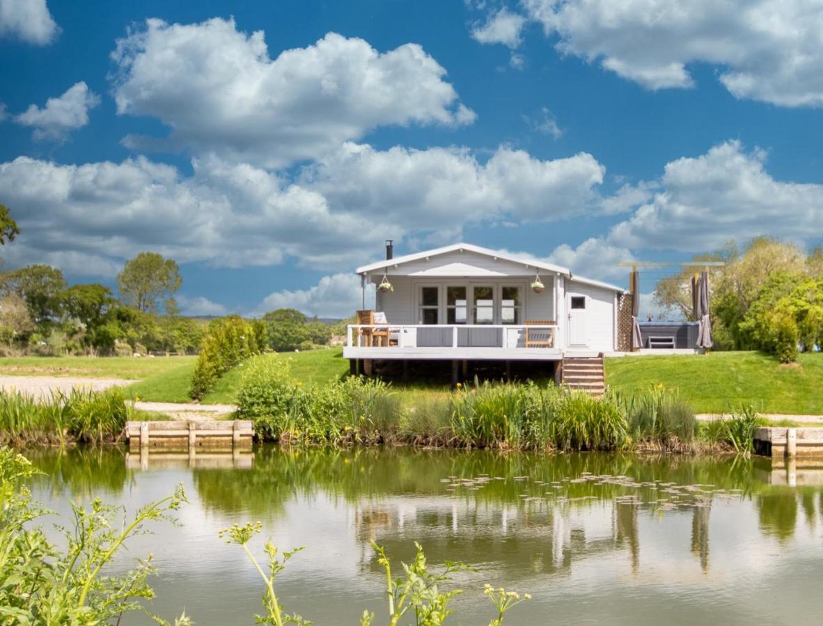 Choller Lake Lodges - Primrose Cabin With Private Hot Tub Arundel Esterno foto