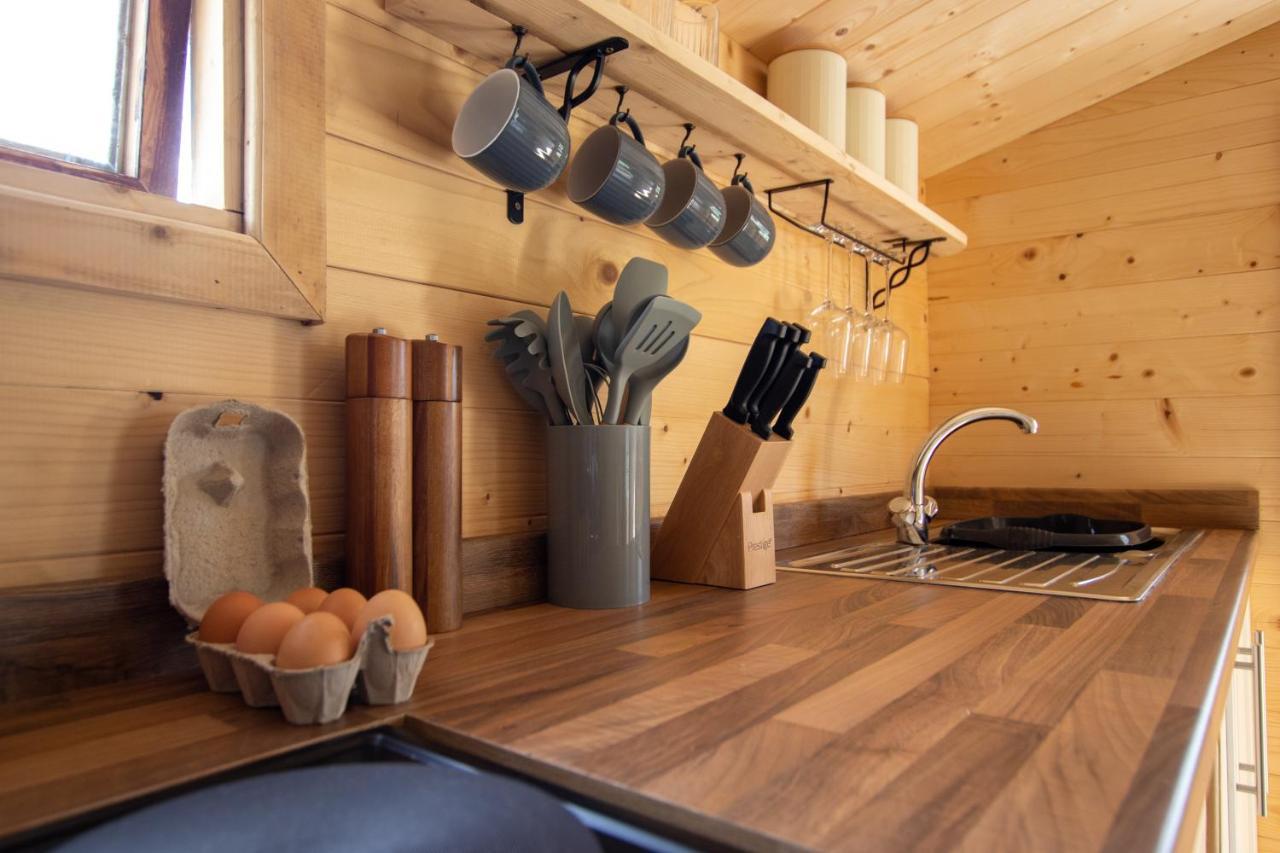 Choller Lake Lodges - Primrose Cabin With Private Hot Tub Arundel Esterno foto