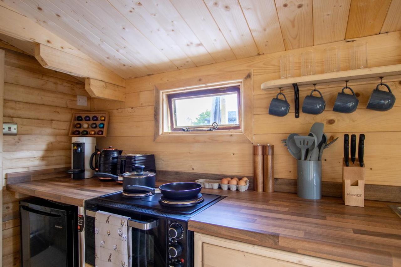 Choller Lake Lodges - Primrose Cabin With Private Hot Tub Arundel Esterno foto