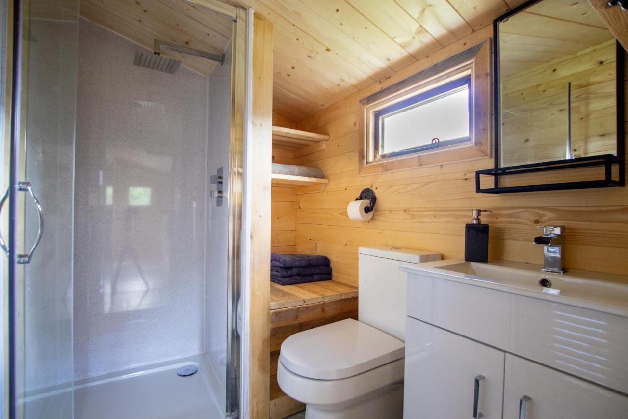 Choller Lake Lodges - Primrose Cabin With Private Hot Tub Arundel Esterno foto