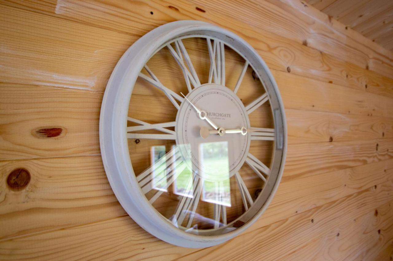 Choller Lake Lodges - Primrose Cabin With Private Hot Tub Arundel Esterno foto