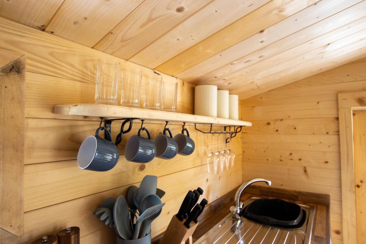 Choller Lake Lodges - Primrose Cabin With Private Hot Tub Arundel Esterno foto
