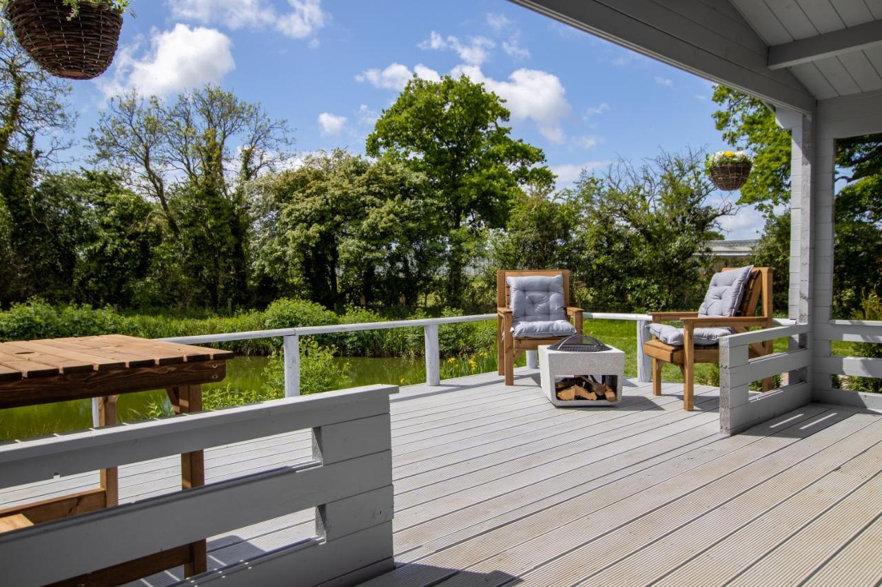 Choller Lake Lodges - Primrose Cabin With Private Hot Tub Arundel Esterno foto