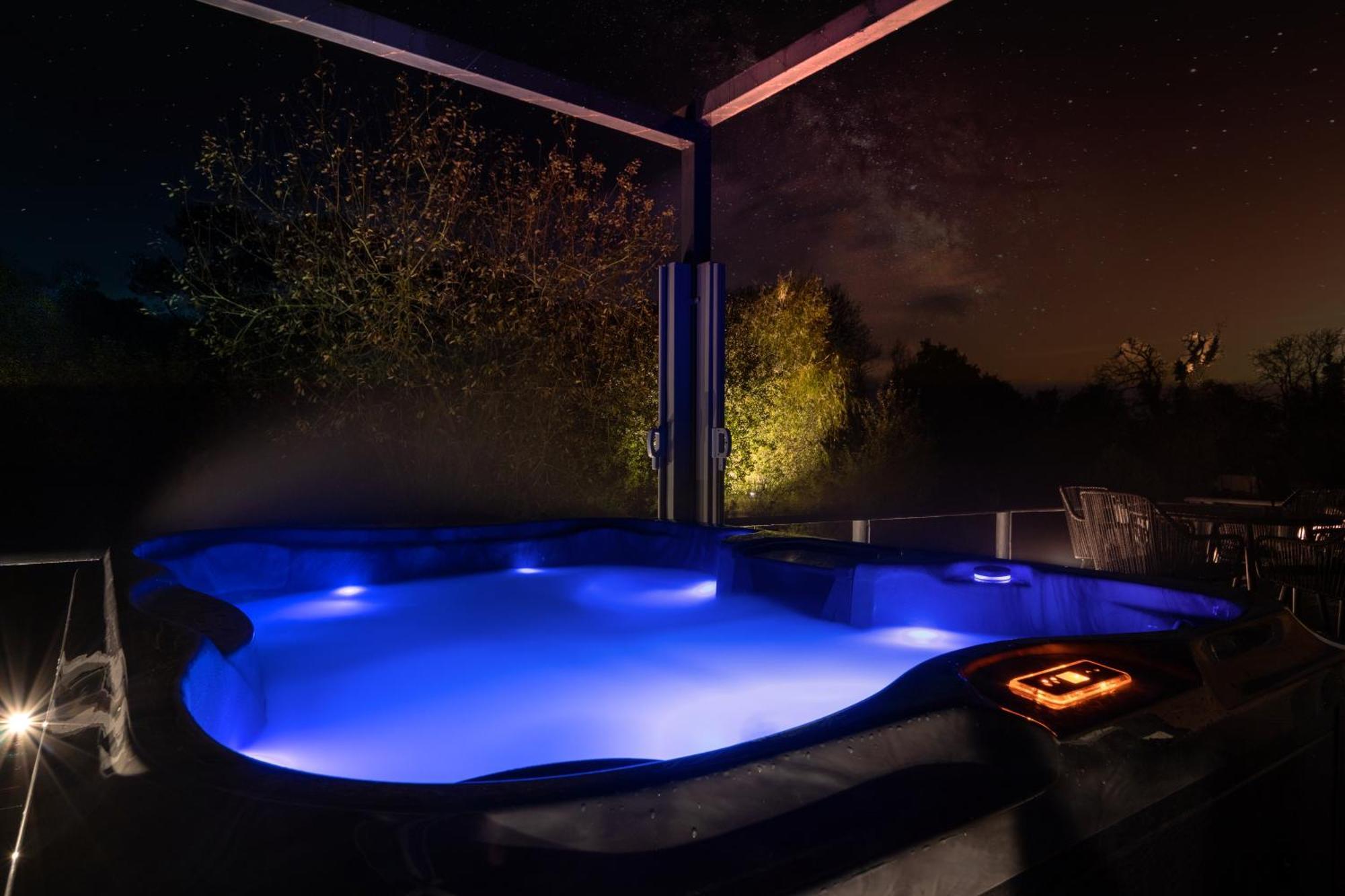 Choller Lake Lodges - Primrose Cabin With Private Hot Tub Arundel Esterno foto