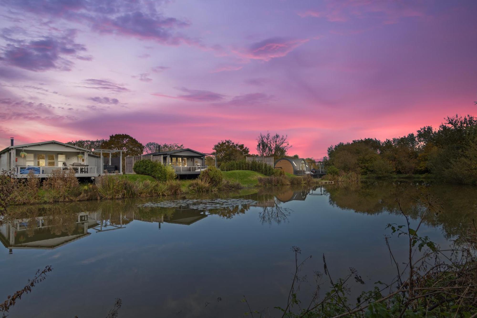 Choller Lake Lodges - Primrose Cabin With Private Hot Tub Arundel Esterno foto
